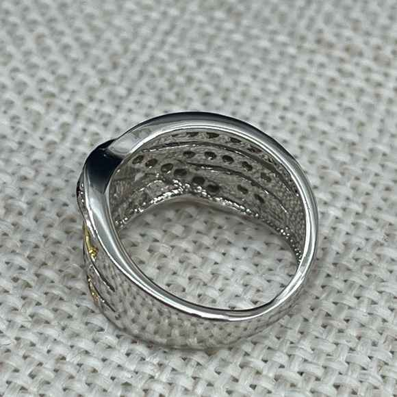 Stunning 925 Sterling Silver Two-Tone Crossover Ring – Size 5.5 - Picture 15 of 17